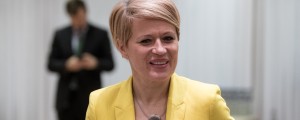 Ministrica Aleksandra Pivec plačilo prejela, dokazov o delu pa ni