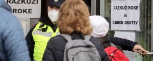 V prestolnici začasno ustavili množično testiranje, problematične so paličice