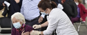 Pri kombiniranju različnih cepiv neželeni učinki pogostejši?