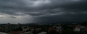 Vreme se je razbesnelo, zaradi močnih nalivov, vetra in sodre težave v prometu