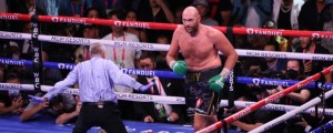 Tyson Fury ga je v 11. rundi spravil na tla