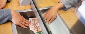 Veliki dobički bank so precej sporni, stranke pogosto niti ne vedo, da jih odirajo