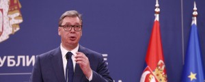 Javni uslužbenci dodatno plačani za hvalo predsednika Vučića