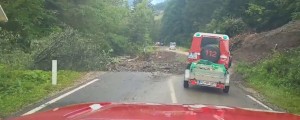 Video: Na terenu vse razpoložljive sile, garali so vso noč, tako je videti pot v Črno na Koroškem