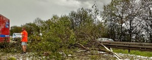 Foto in video: V hudi uri na Bavarskem zrušilo pivski šotor, poškodovanih najmanj 30 ljudi