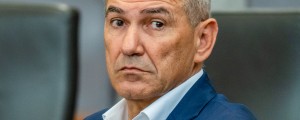 Janša s pozivom k oboroževanju razhudil koalicijo, pa tudi predsednico