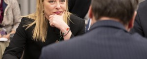Vučić italijansko premierko sprejel z madžarskimi zastavami