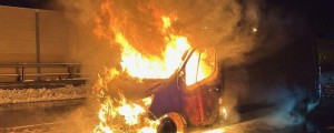 Foto: Voznik mu je nakazal, da je nekaj narobe, kmalu je zagorelo vozilo