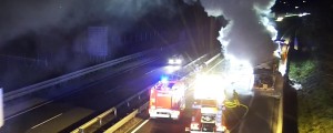 Foto: Na štajerski avtocesti zagorelo tovorno vozilo, velja popolna zapora