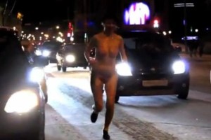 VIDEO: V bikiniju po sibirskem mrazu