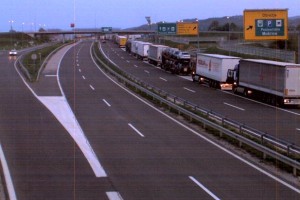 Hrvaška na meji s Slovenijo zavrača vsa vozila, ki prihajajo iz Italije