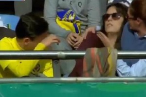 VIDEO: Messi navijačici zlomil zapestje