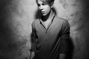 HIT DNEVA: Tom Odell – Magnetised