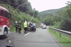 VIDEO: Prometna nesreča na cesti Dvor-Soteska