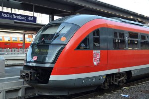 V nesreči vlaka in avtobusa v Nemčiji več poškodovanih