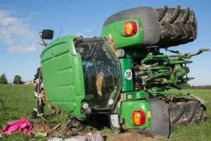 Nesreča s traktorjem vzela življenje