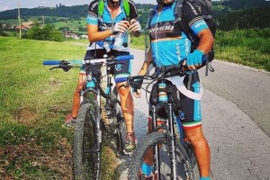 Pia in Andrej na zadnjih kolesarskih kilometrih po Sloveniji