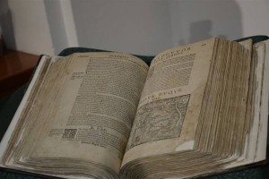 V Krškem ponosni na restavrirano Dalmatinovo Biblijo