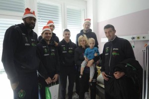 Foto: Košarkarji Krke obiskali male bolnike