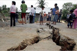 VIDEO: Indonezijo stresel močan potres