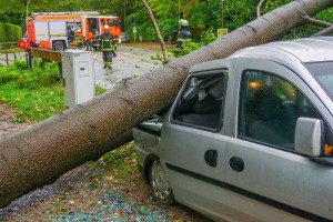 VIDEO: Hudo neurje na severu Nemčije zahtevalo smrtne žrtve