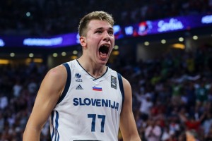 LUKAAAA DONČIĆ!!!!!! Živalsko zabijanje slovenskega ASA in poteza tekme, tedna, meseca, leta! (video)