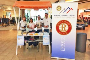 FOTO: Rotaract klub s prebranimi knjigami do novih bralcev