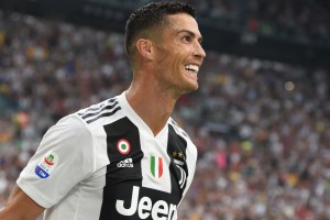 POTEM PA TOLE! Ronaldu se smejijo vsi, njegova ocena SAMEGA SEBE vam bo polepšala dan ...