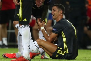 VROČE V GARDEROBI! Ne boste verjeli, kako se je spravil NA SODNIKA, ki je izključil RONALDA!