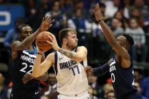 AKCIJA, ki je OBNORELA SVET! Luka Dončić in zlomljeni gležnji OBRAMBNEGA MOJSTRA (video)