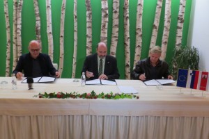 FOTO: Dogovor o sodelovanju na področju razvoja športno turističnega vzletišča Metlika – Prilozje