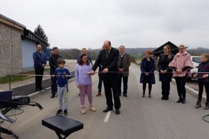 FOTO: Otvoritev nove ceste v cono Novoteks v Metliki