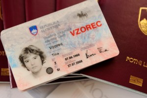 Imate še veljavno osebno izkaznico ali potni list?