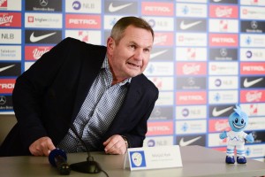 EPSKO! Verbič novinarjem povedal PREVEČ, Kek pa jasno 'zahteval': Tega ne prevajaj!