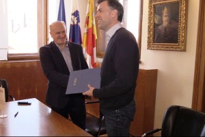VIDEO&AVDIO&FOTO: Podpisali pogodbo za projektiranje brvi preko Krke