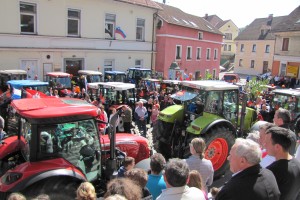 FOTO: Blagoslov traktorjev v Šmartnem pri Litiji