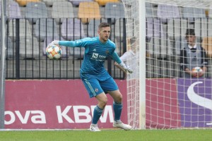 Kakšen kralj! Vratar MARIBORA je razkril, kaj počne med IZOLACIJO: Najprej treniram, nato pa ženi omogočim ...
