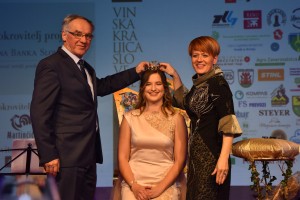 FOTO&VIDEO: Nova vinska kraljica Slovenije je Ana Pavlin z Otočca