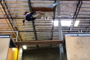 Mladi olimpijki je pri GROZLJIVEM padcu POČILA LOBANJA, zdravniki so se USTRAŠILI ... (video)