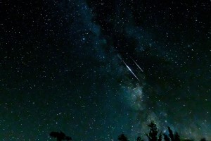 Ponoči vrhunec utrinkov meteorskega roja Perzeidov
