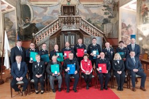 Predsednik Gasilske zveze Sevnica Vincenc Knez prejel srebrni znak Civilne zaščite