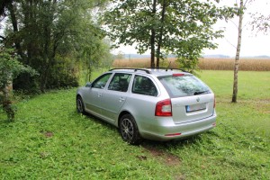 Metliški policisti prijeli tihotapca, ki je prevažal 11 tujcev