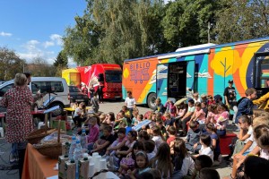 Bibliobusiranje – srečanje slovenskega in hrvaškega bibliobusa na Hrvaškem