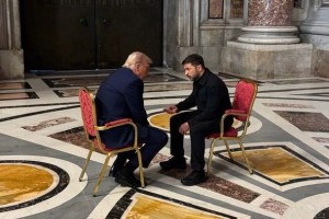 Trump in Zelenski staknila glavi v baziliki svetega Petra