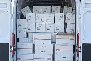 Nor ulov: cariniki v kombiju slovenskih tablic odkrili skoraj dva milijona cigaret