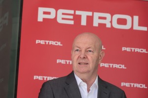 Petrol bo po sestanku z ministrom razmislil o zapiranju poslovalnic