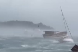 Nevihta pustošila po Istri: nasedlo 30 jaht, strela zadela nemškega turista (video)