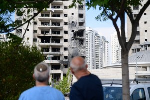 (Spremljamo) Ministrstvo preučuje možnosti za odhod 20 slovenskih državljanov iz Izraela