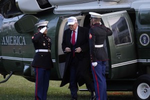 Trumpov obrat od mirovnika k vojskovodji