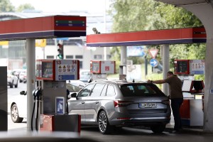 Morate pred torkom do vrha napolniti rezervoar? Po zadnji podražitvi se obeta tole